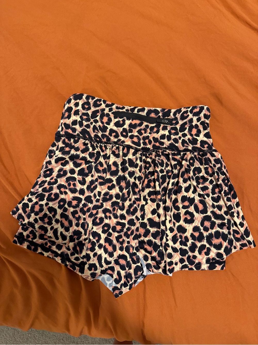 Amazon Leopard Print Athletic flowy Shorts with built in shorts XS - Black & Tan